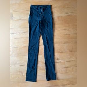 Dark green Lululemon high rise leggings with pockets